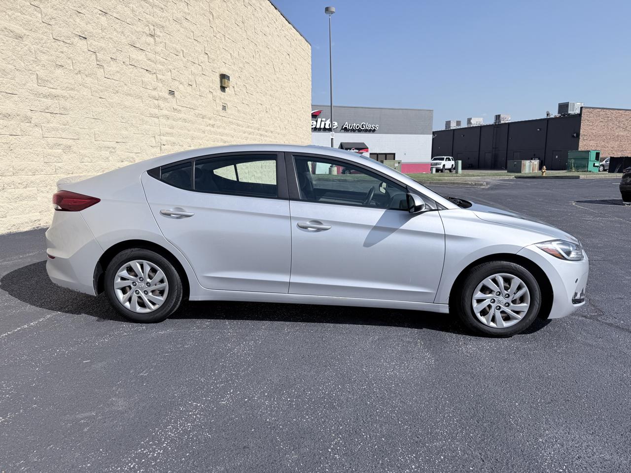 Hyundai Elantra SE 6AT 2018