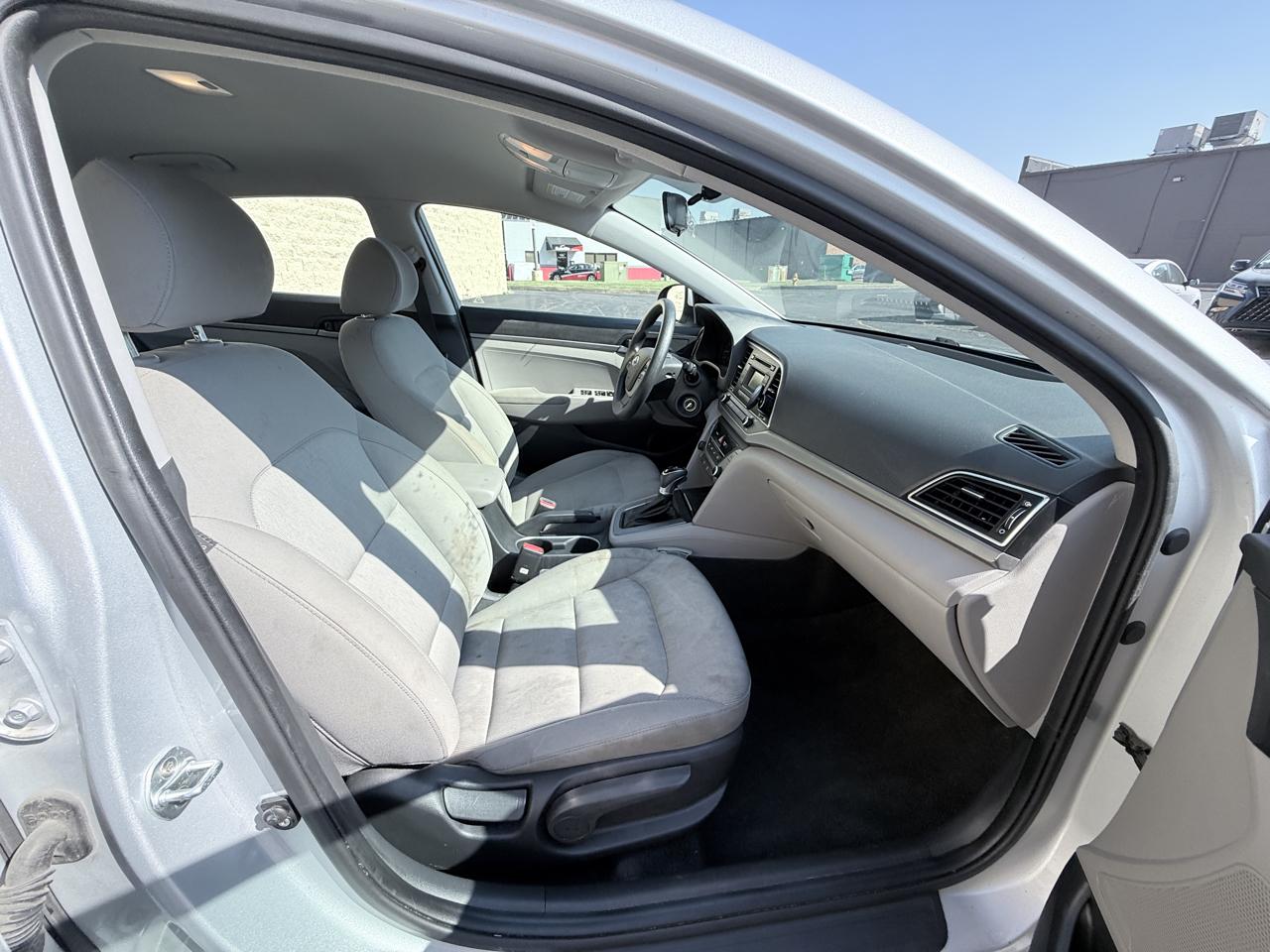 Hyundai Elantra SE 6AT 2018