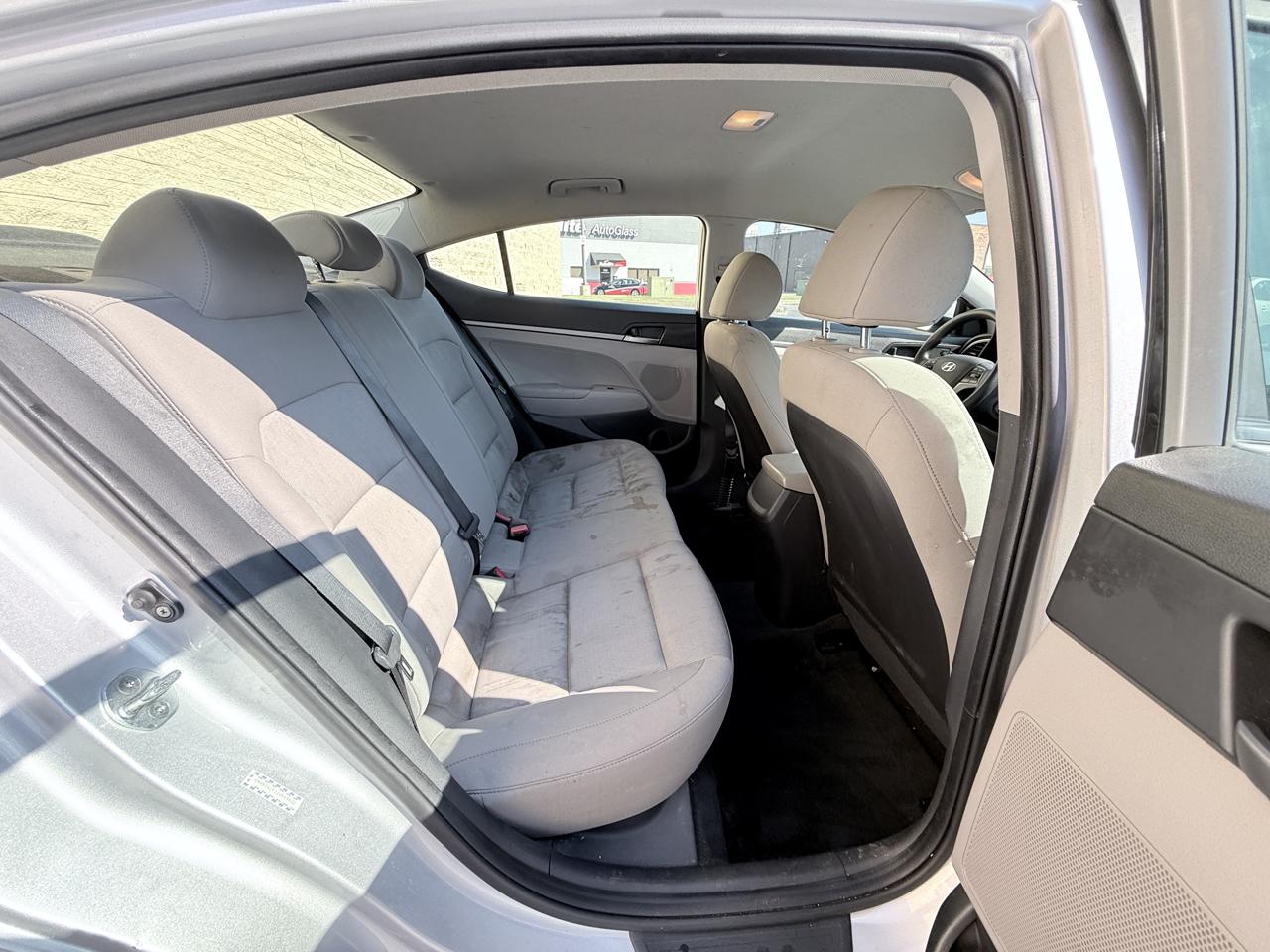 Hyundai Elantra SE 6AT 2018