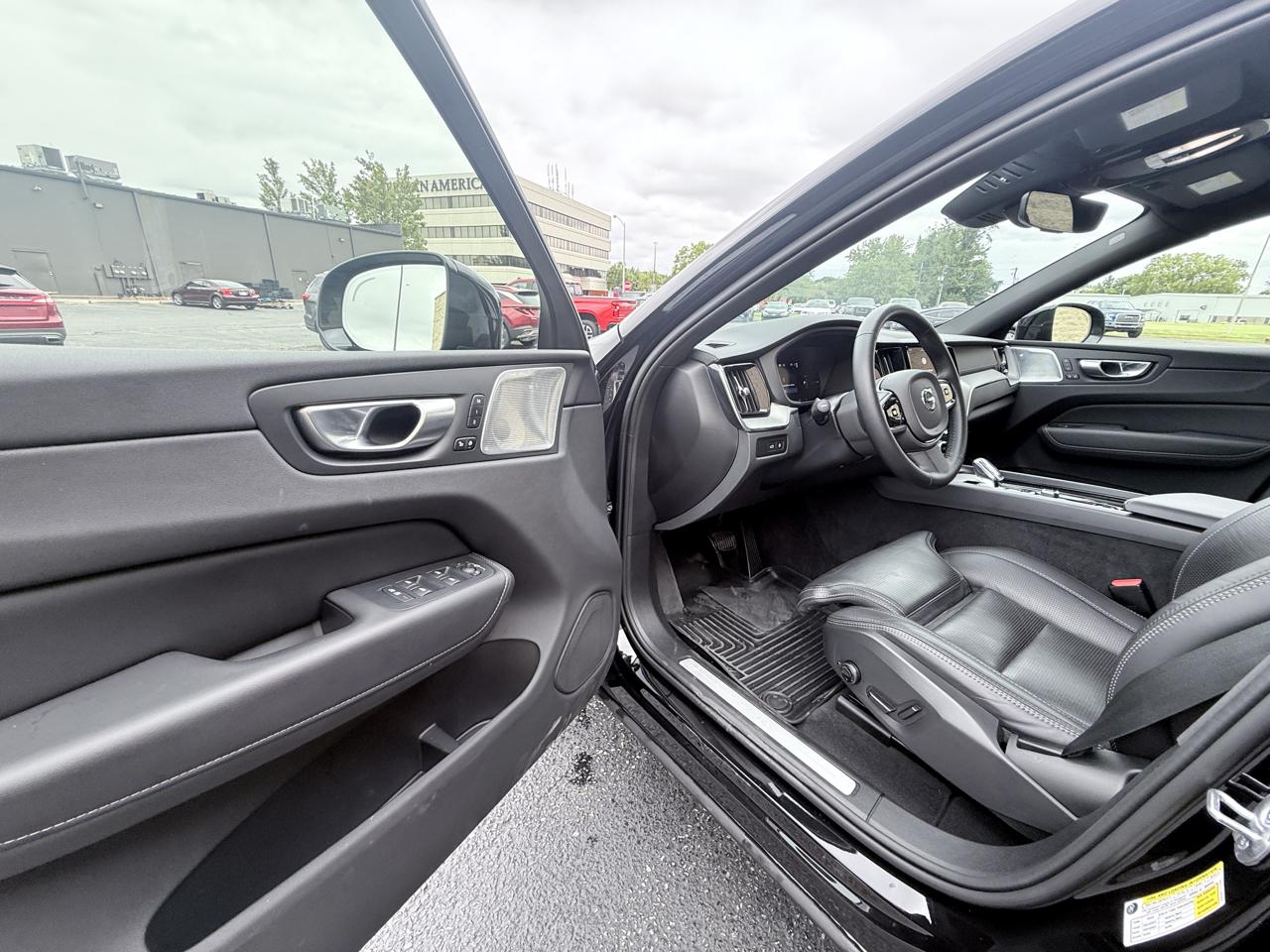 Volvo XC60 Recharge T8 Ultimate Dark AWD 2024