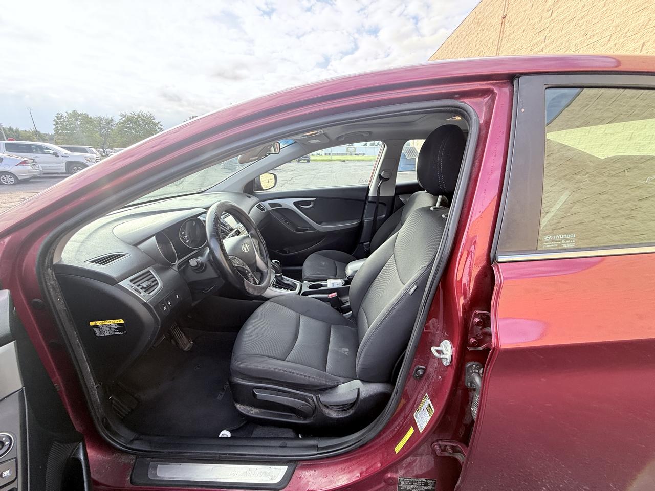 Hyundai Elantra SE 6AT 2015