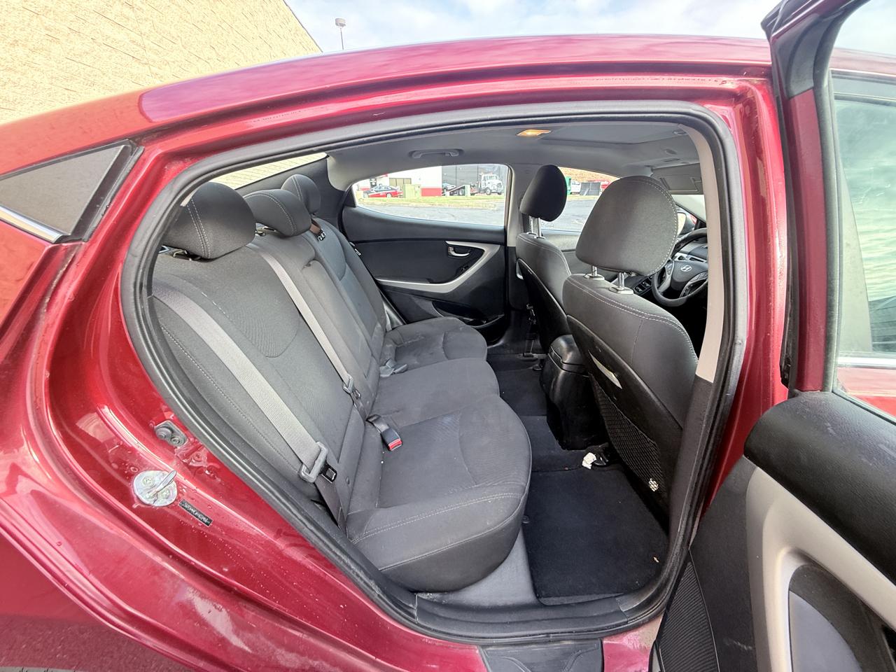 Hyundai Elantra SE 6AT 2015