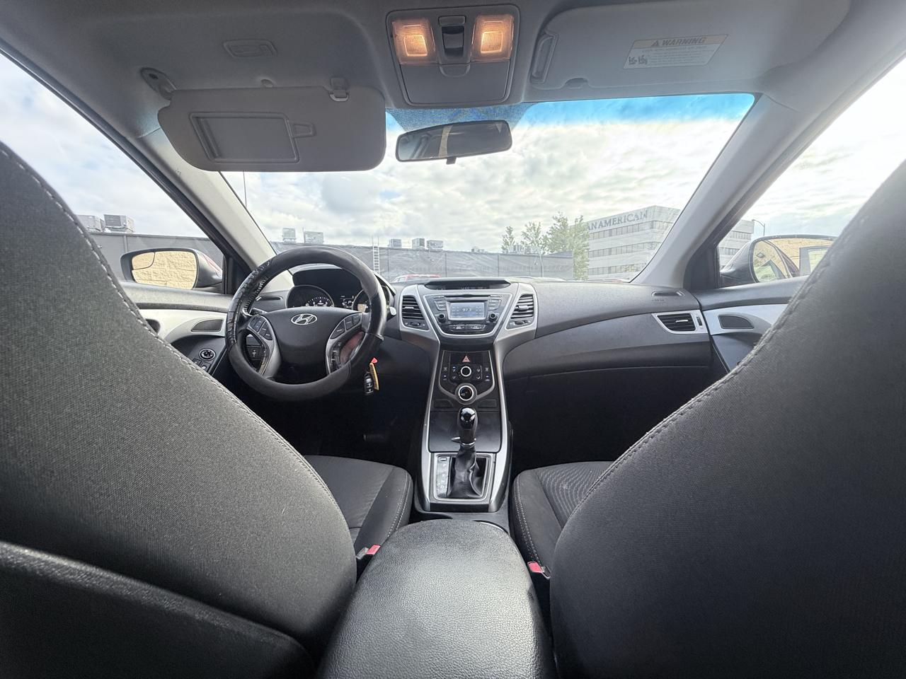 Hyundai Elantra SE 6AT 2015