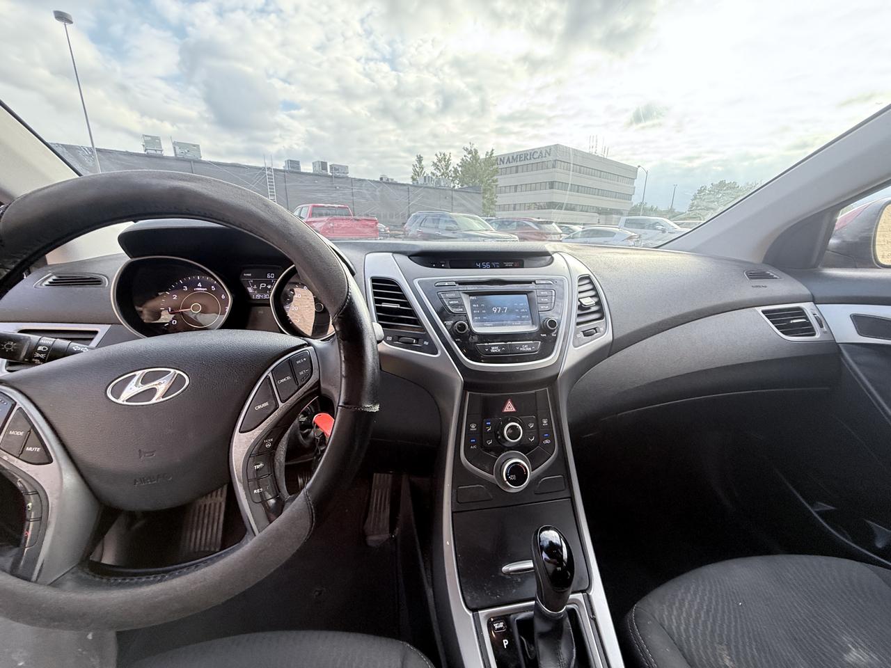 Hyundai Elantra SE 6AT 2015