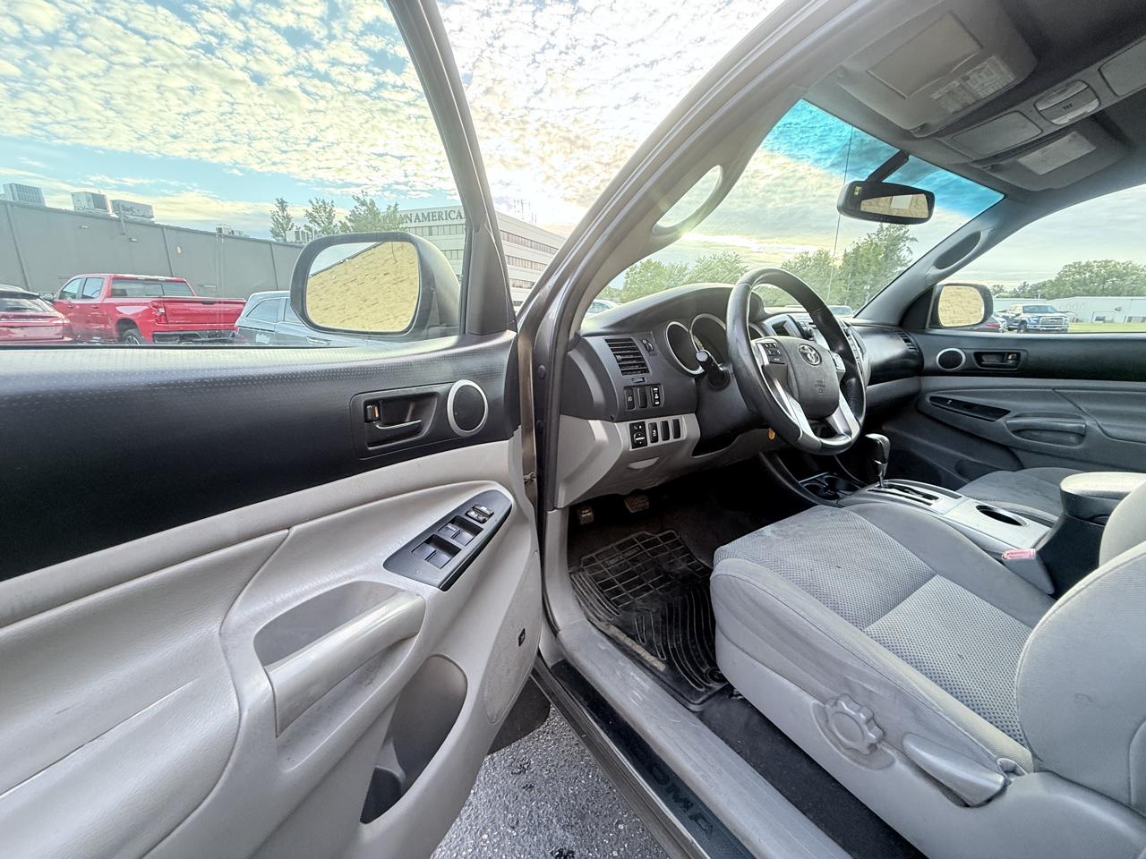 Toyota Tacoma PreRunner Double Cab V6 Auto 2WD 2012