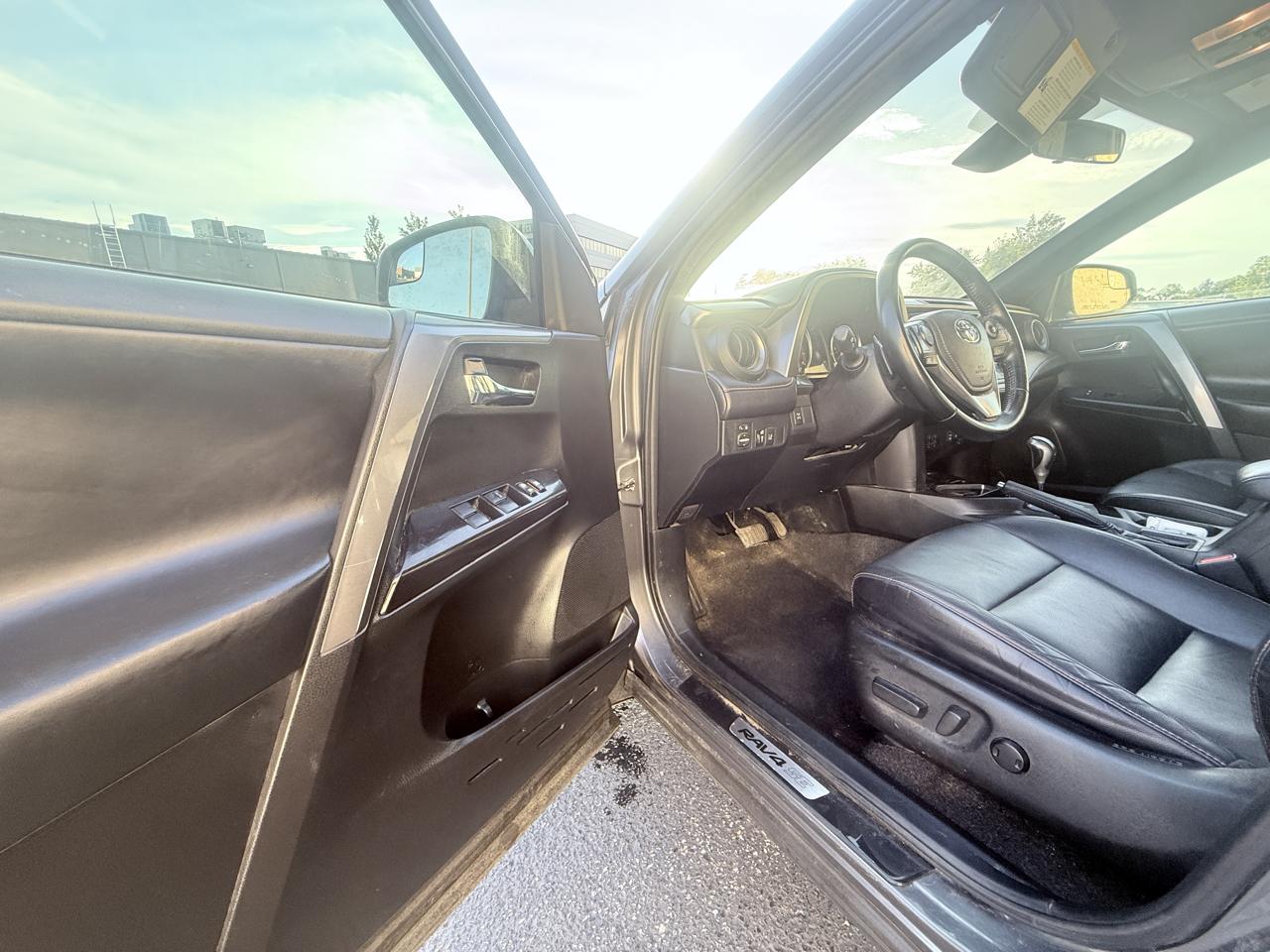 Toyota RAV4 SE 4WD 2017