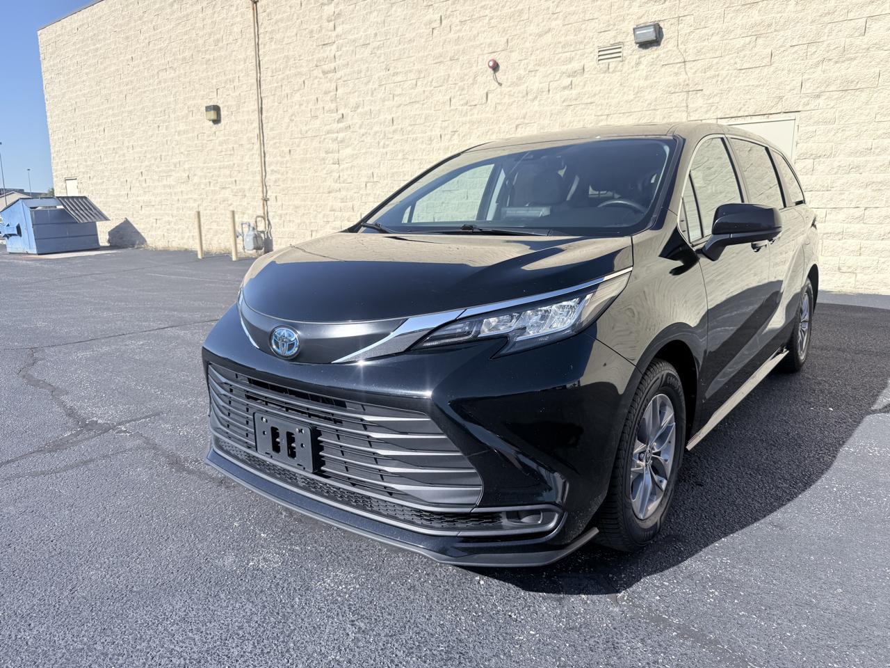 Toyota Sienna LE 8-Passenger AWD 2023