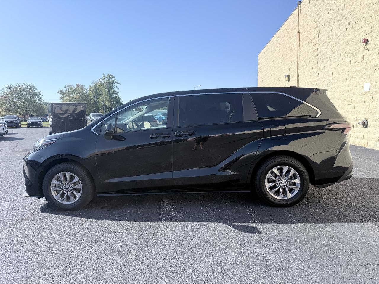 Toyota Sienna LE 8-Passenger AWD 2023