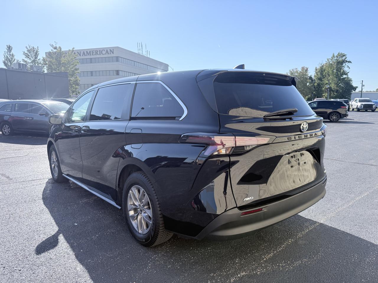 Toyota Sienna LE 8-Passenger AWD 2023