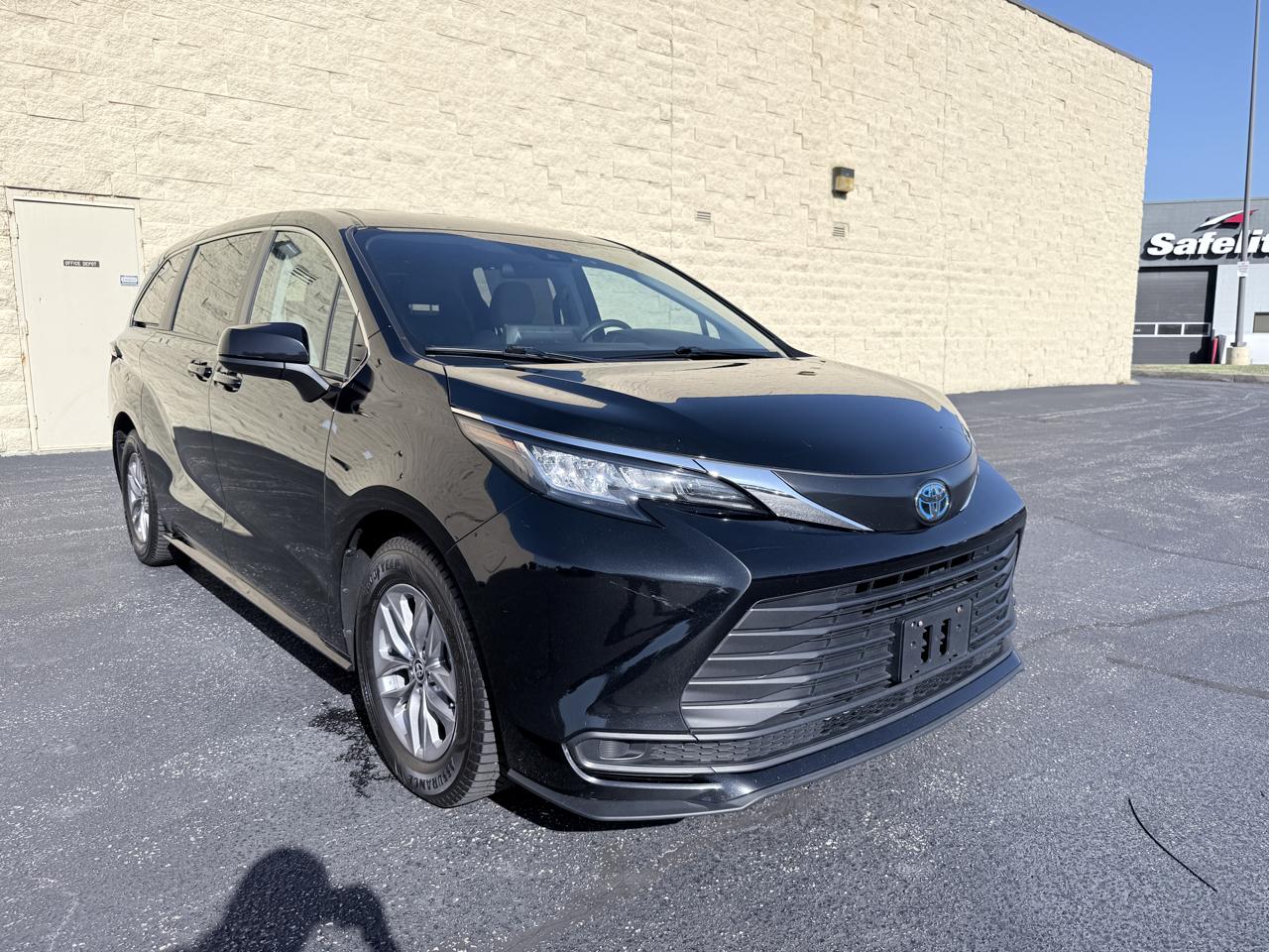 Toyota Sienna LE 8-Passenger AWD 2023