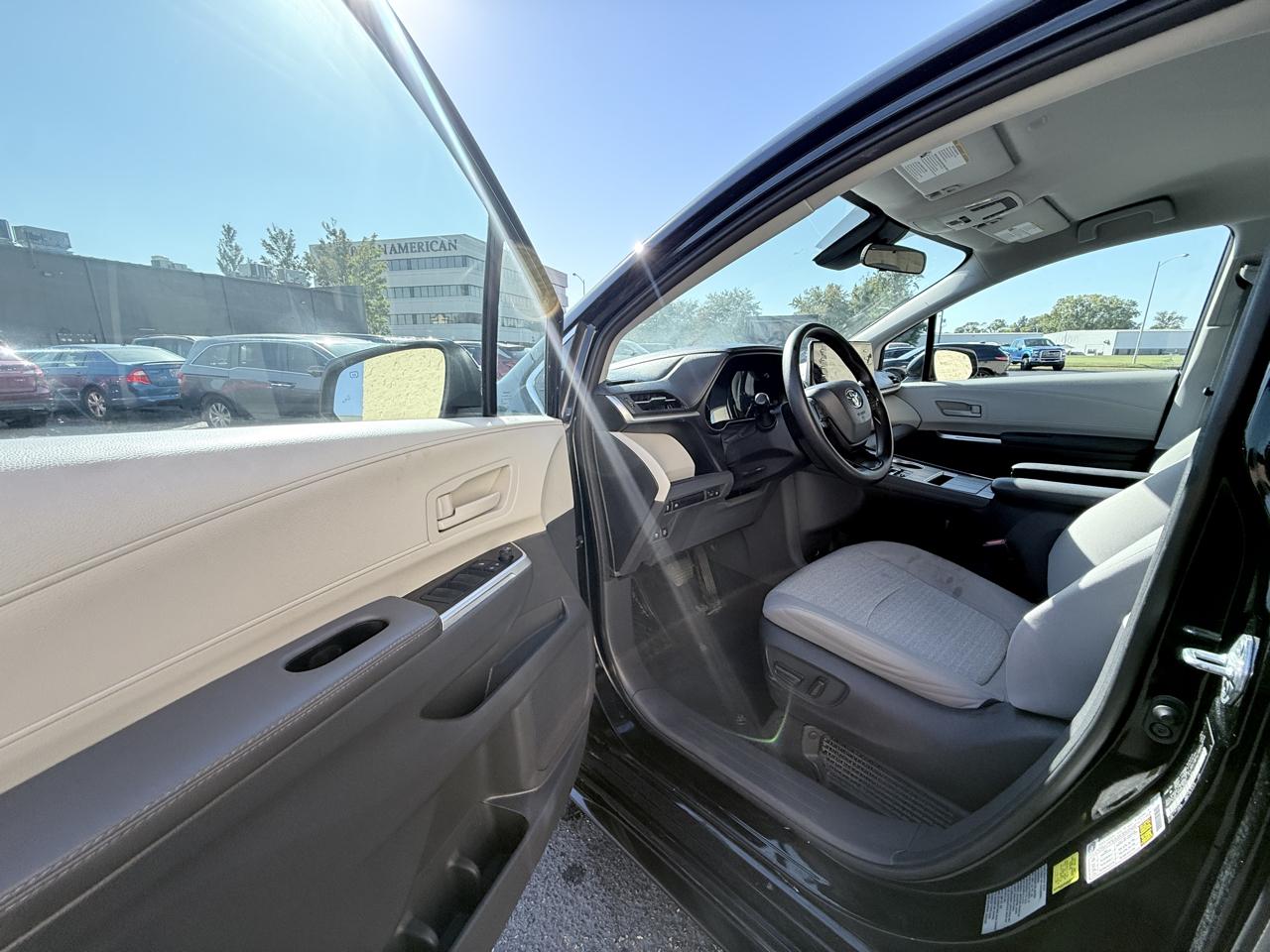Toyota Sienna LE 8-Passenger AWD 2023