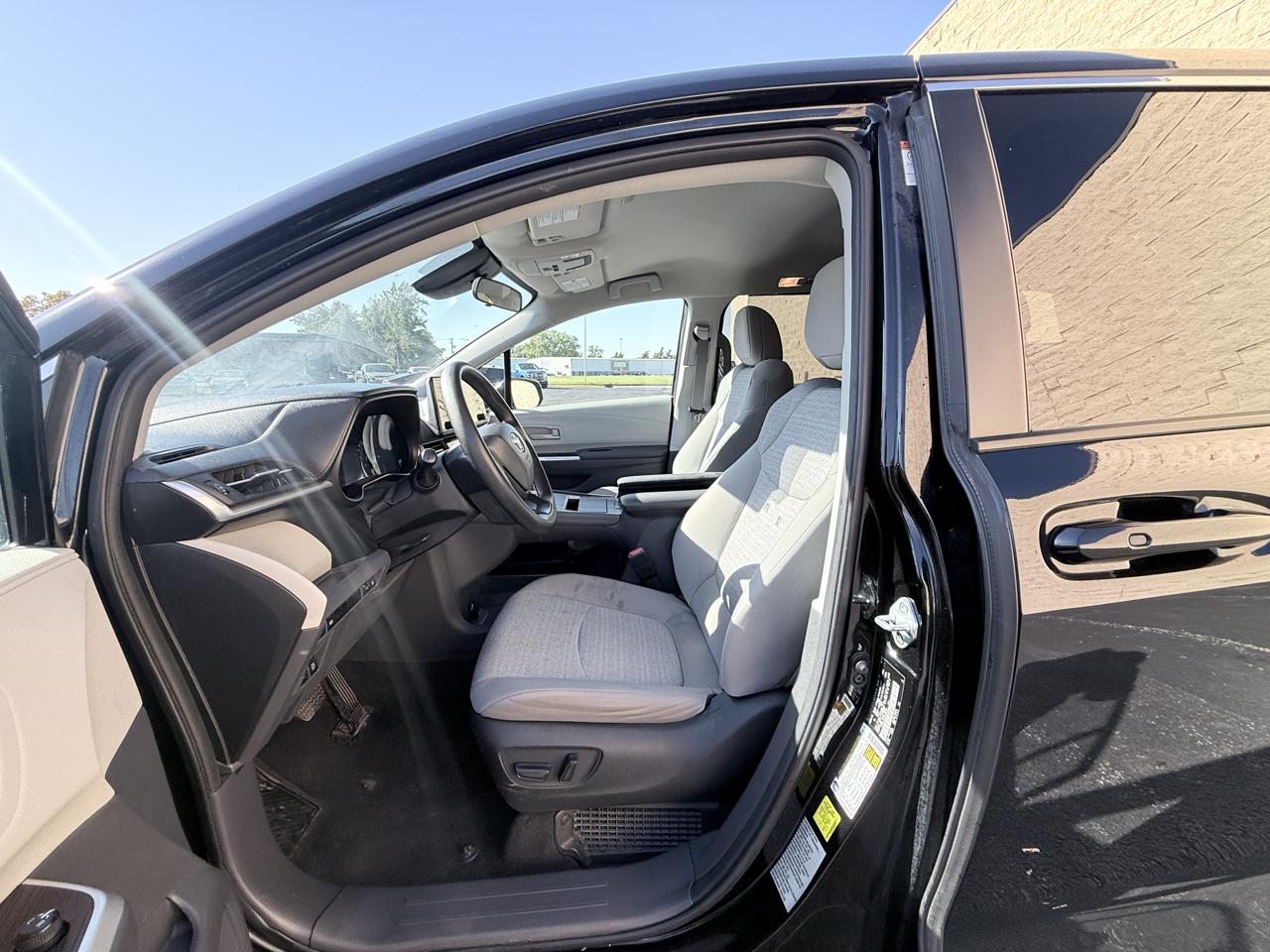 Toyota Sienna LE 8-Passenger AWD 2023
