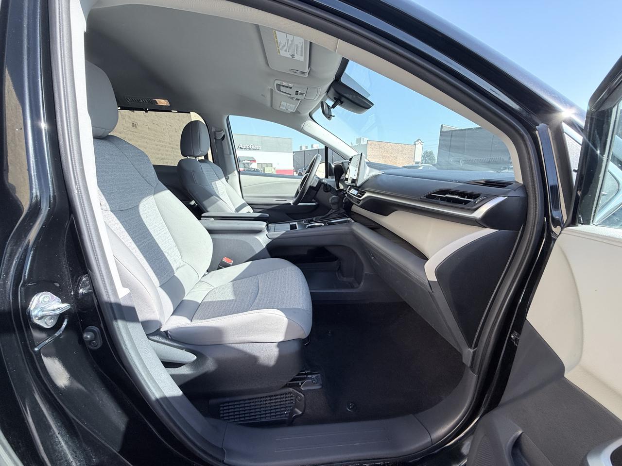 Toyota Sienna LE 8-Passenger AWD 2023