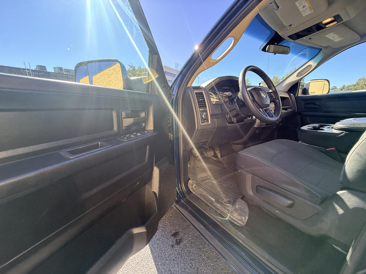 RAM 1500 Classic Tradesman Quad Cab 4WD 2023