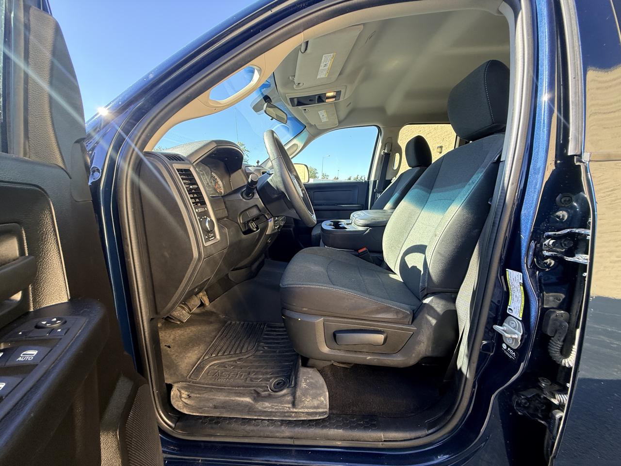 RAM 1500 Classic Tradesman Quad Cab 4WD 2023