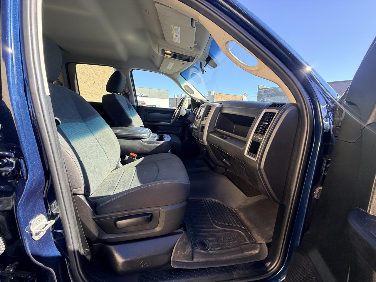 RAM 1500 Classic Tradesman Quad Cab 4WD 2023