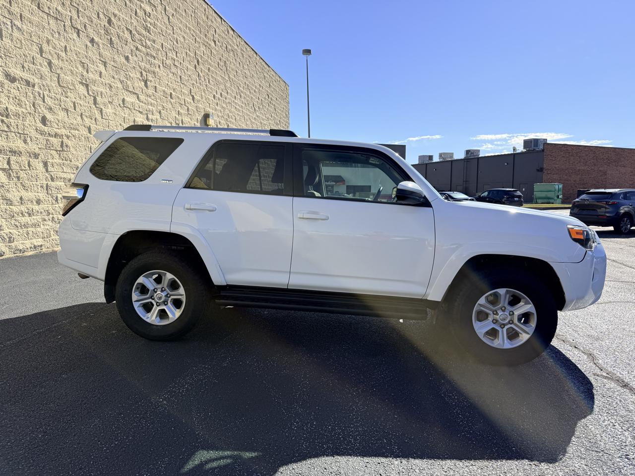 Toyota 4Runner SR5 4WD 2023