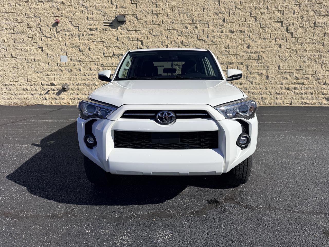 Toyota 4Runner SR5 4WD 2023