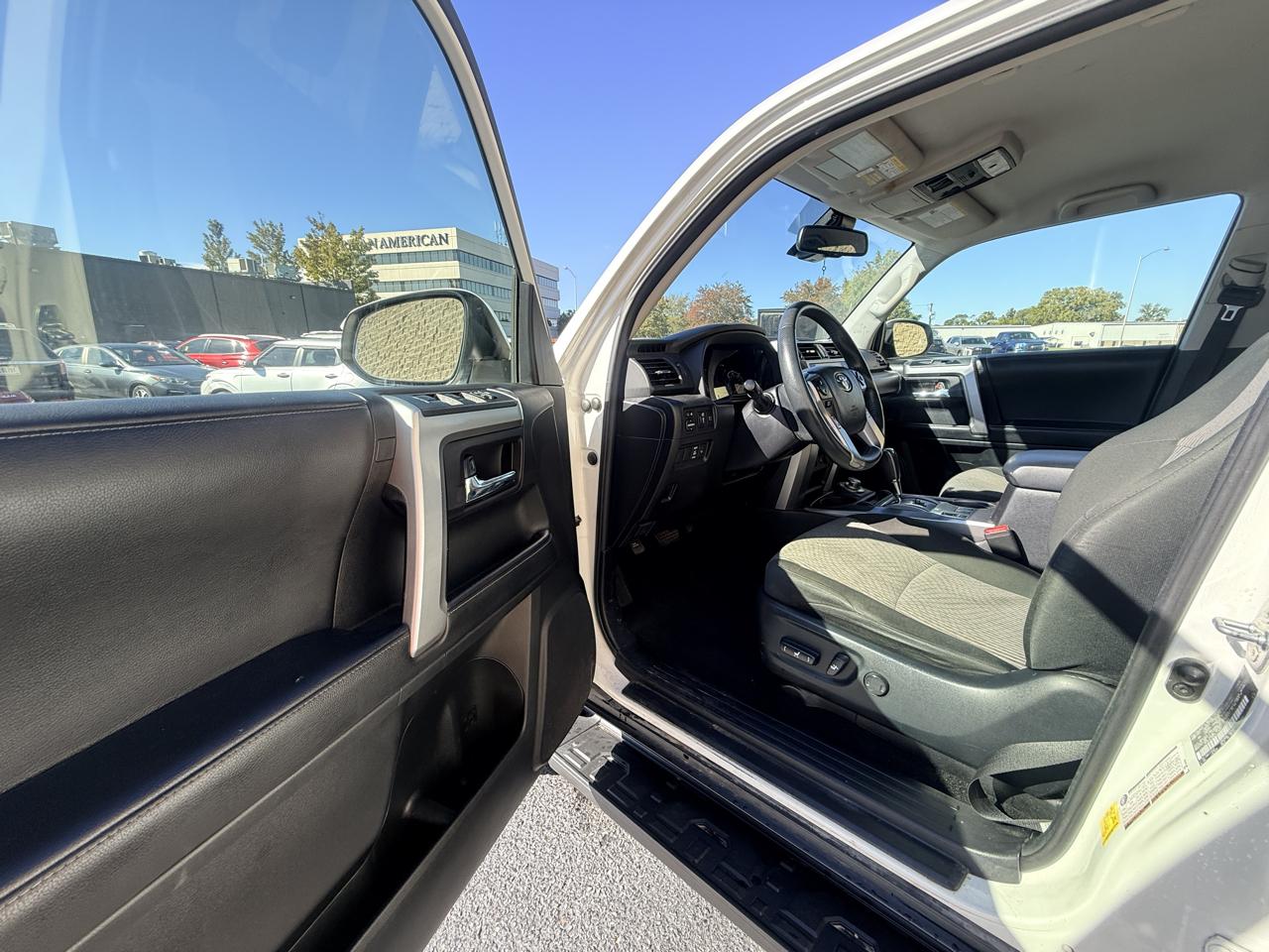 Toyota 4Runner SR5 4WD 2023