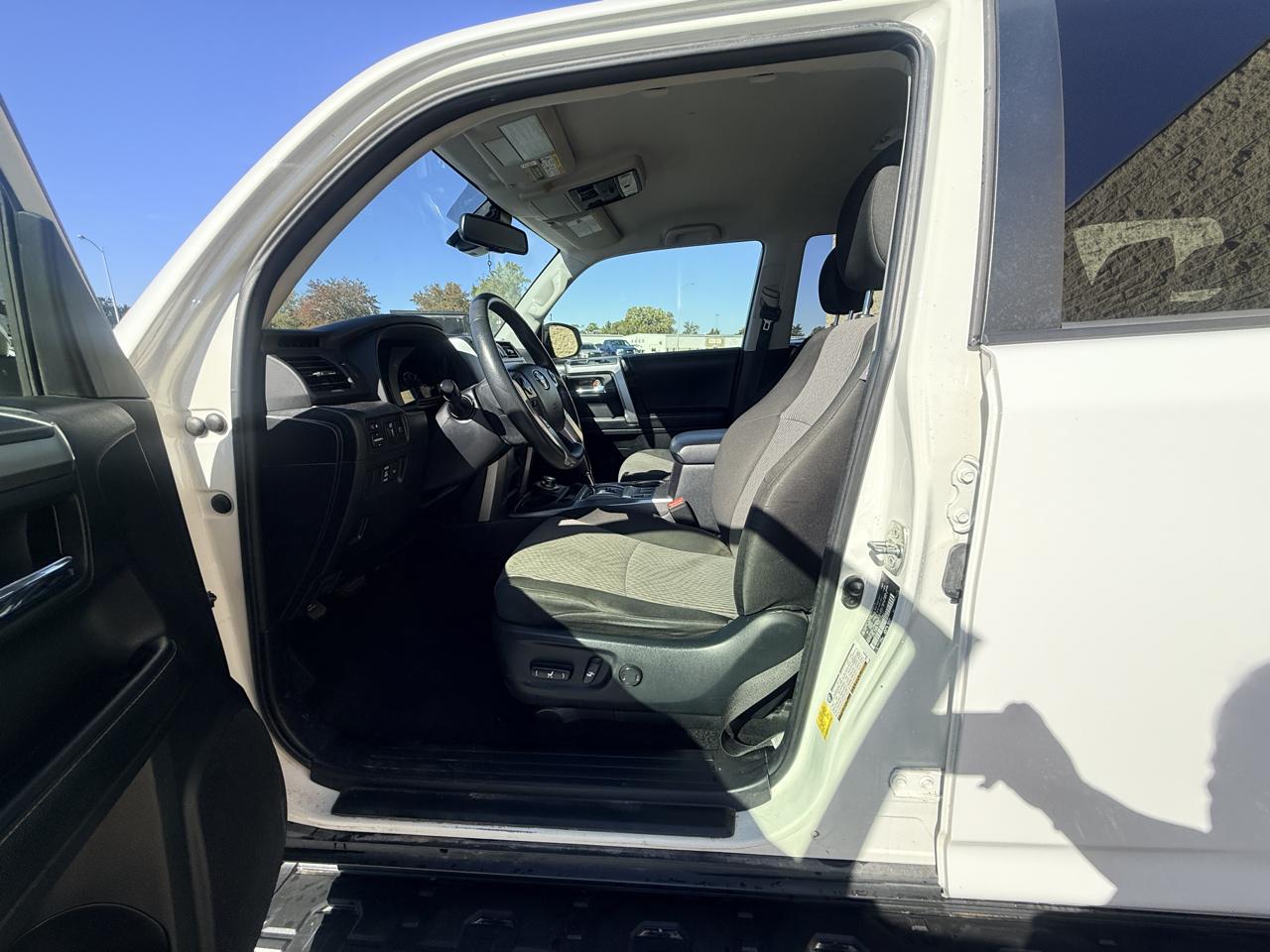 Toyota 4Runner SR5 4WD 2023