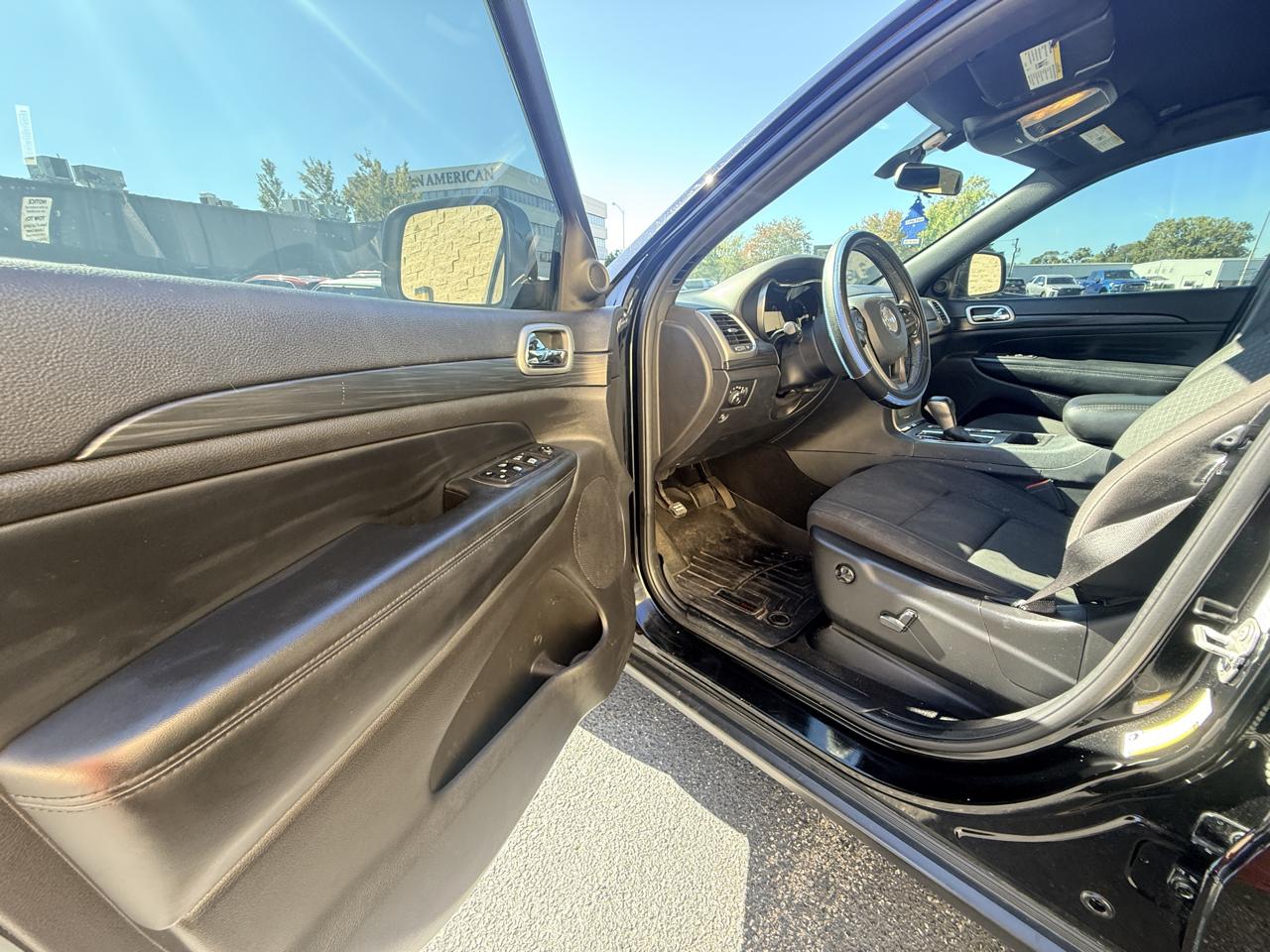 Jeep Grand Cherokee Laredo 2WD 2020
