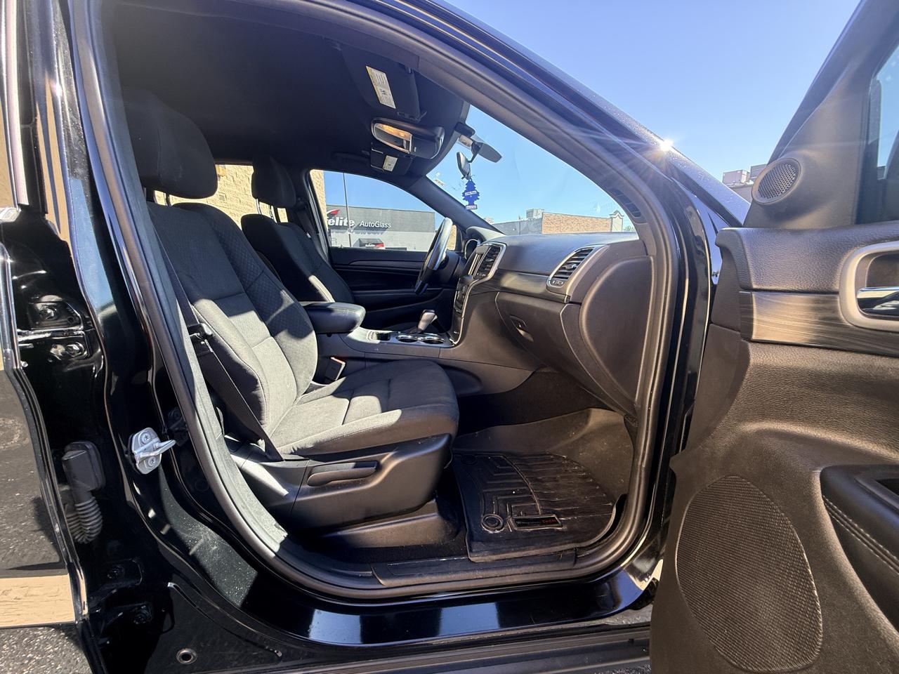 Jeep Grand Cherokee Laredo 2WD 2020