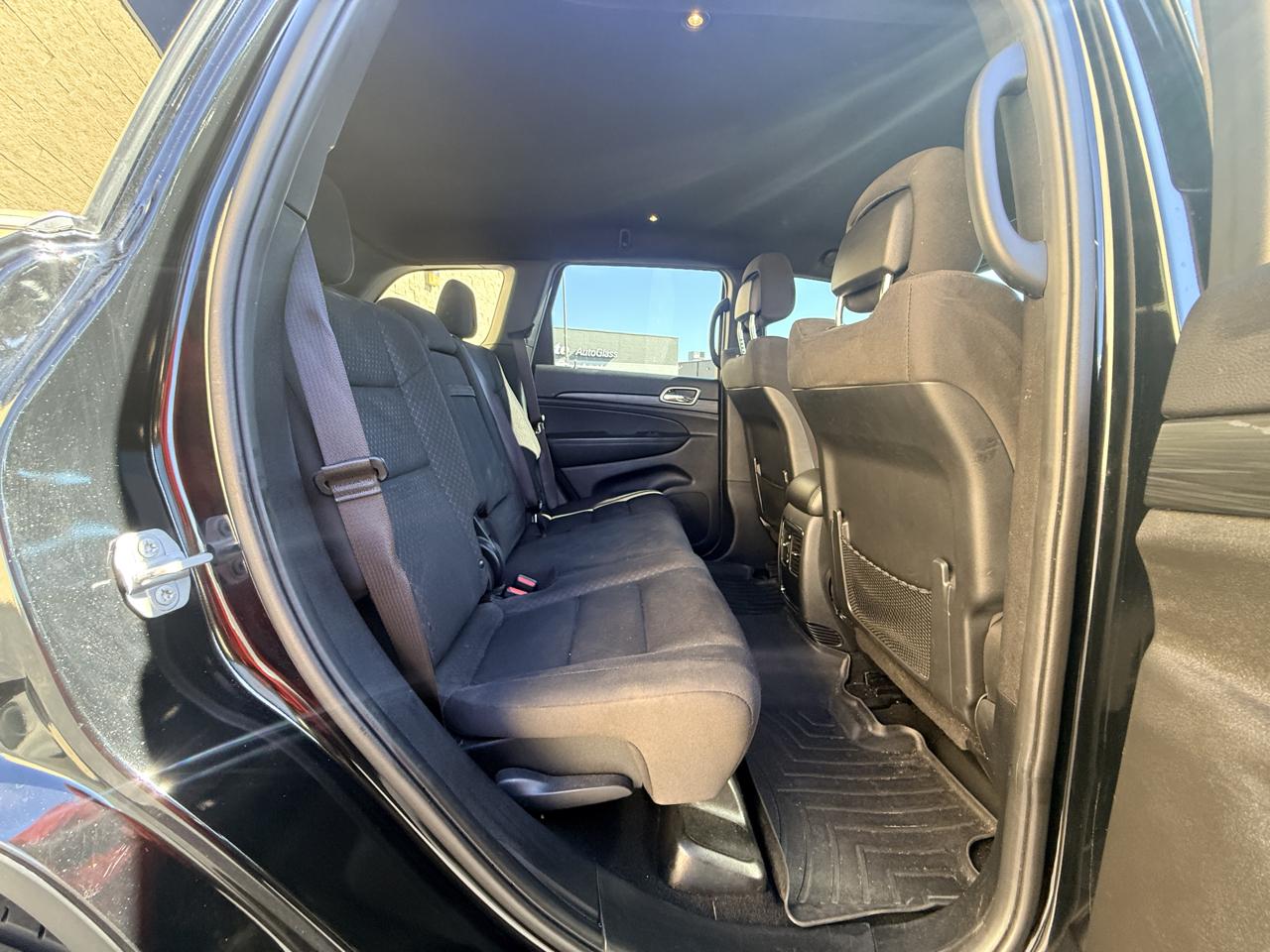 Jeep Grand Cherokee Laredo 2WD 2020