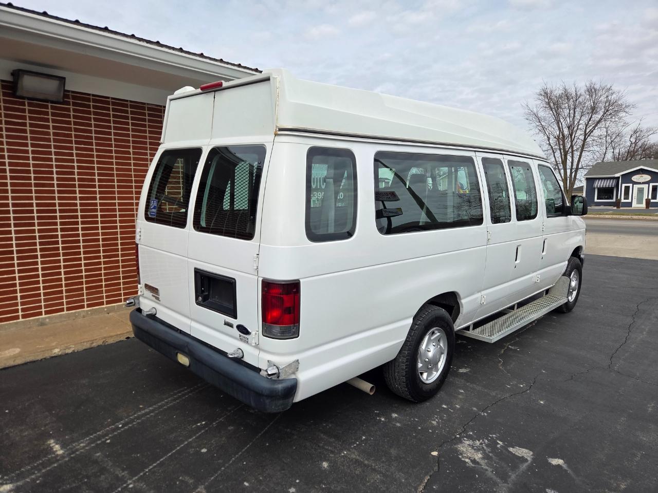 Ford Econoline E-250 Extended 2012
