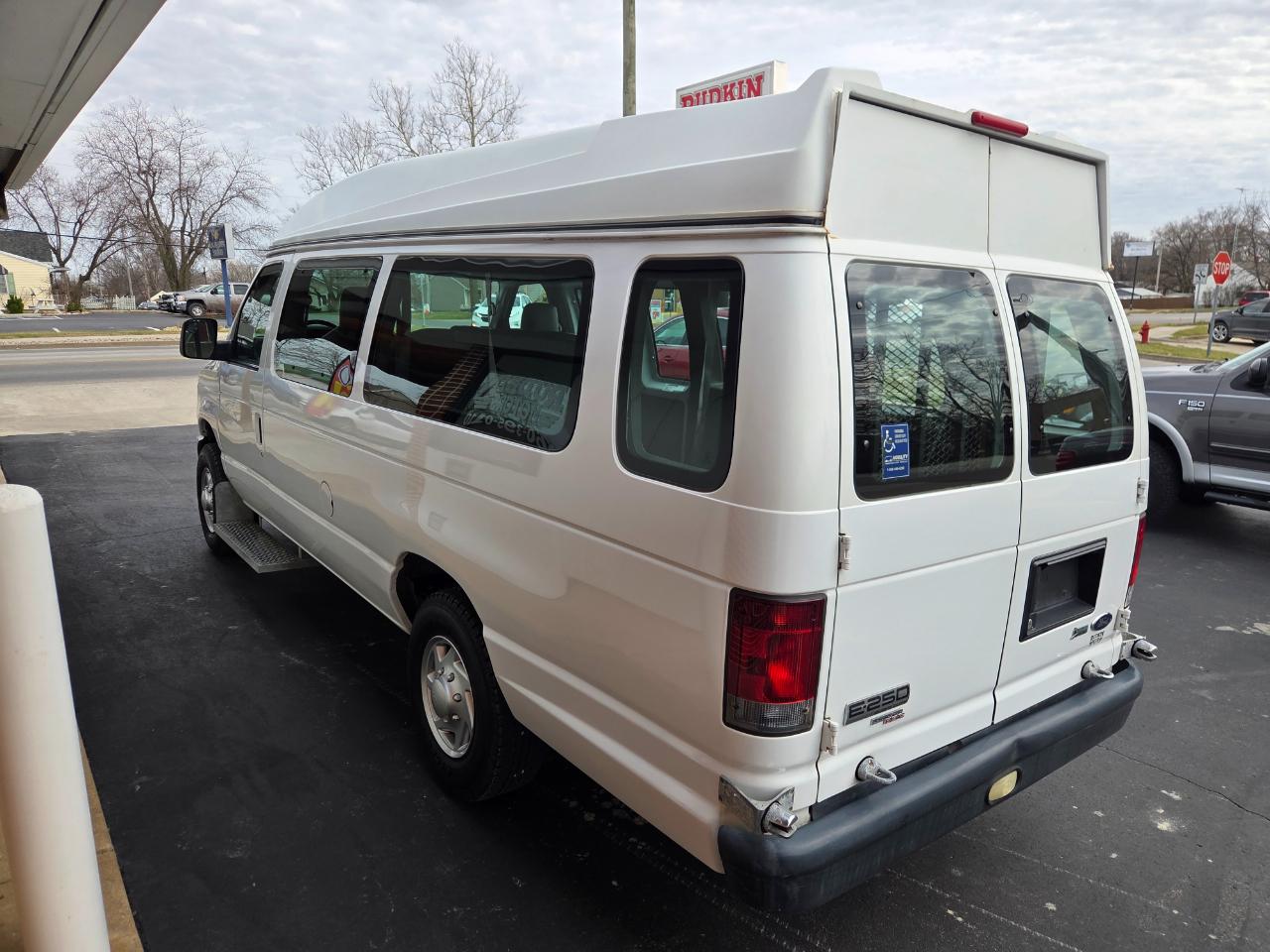 Ford Econoline E-250 Extended 2012
