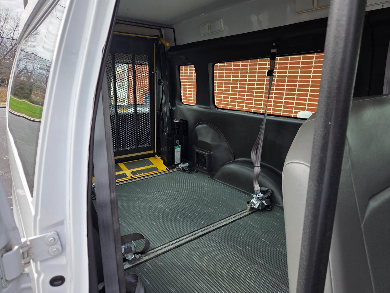 Ford Econoline E-250 Extended 2012