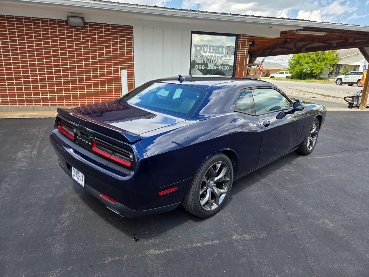 Dodge Challenger SXT Plus 2D Coupe 2016