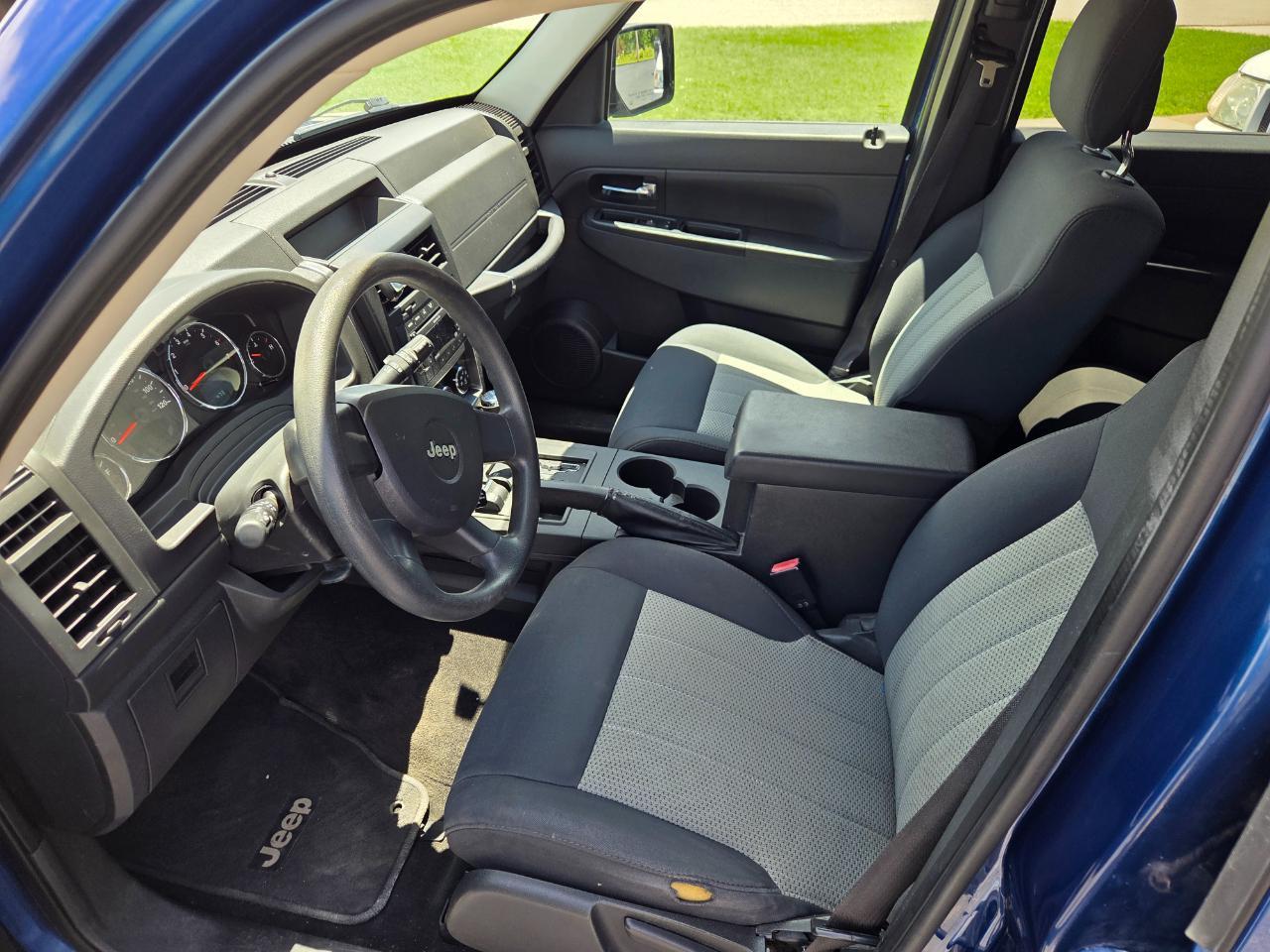 Jeep Liberty Sport 4WD 2010