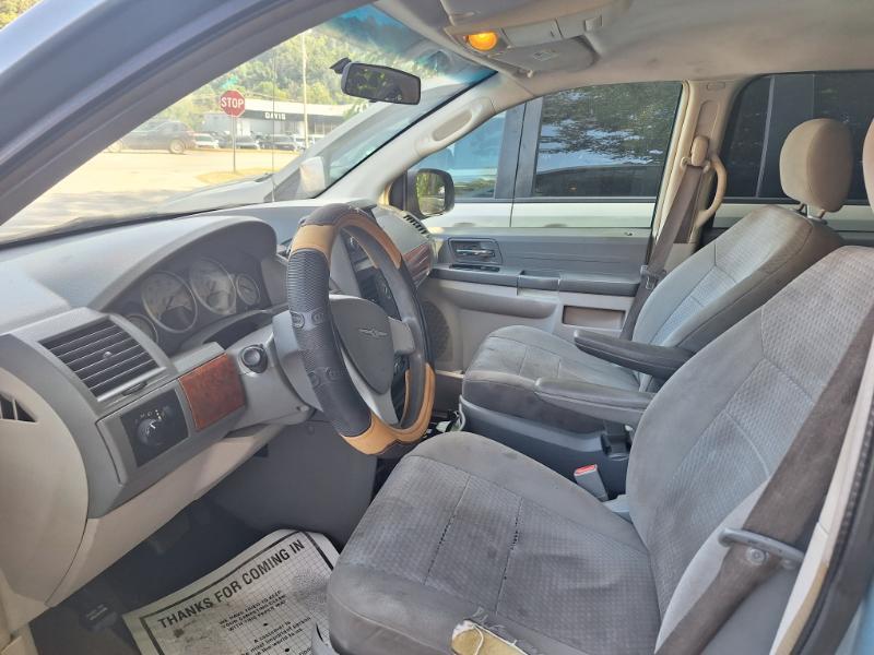 Chrysler Town & Country LX 2008