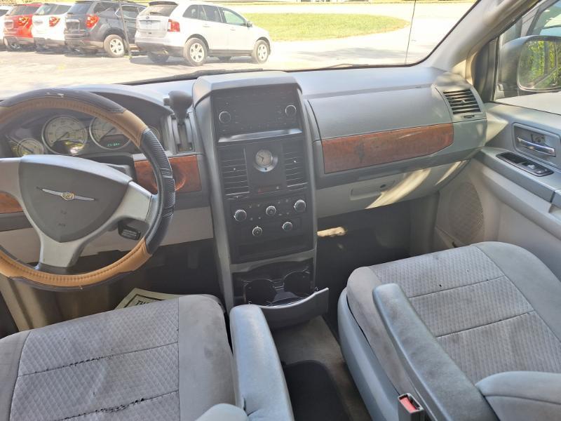 Chrysler Town & Country LX 2008