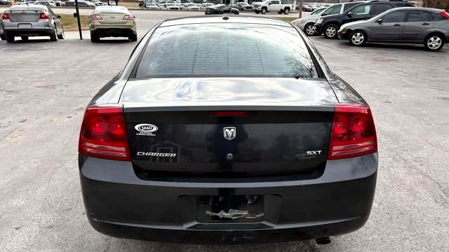 Dodge Charger 4dr Sdn SXT RWD 2007