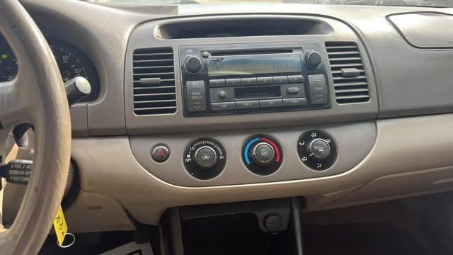 Toyota Camry Standard 2004