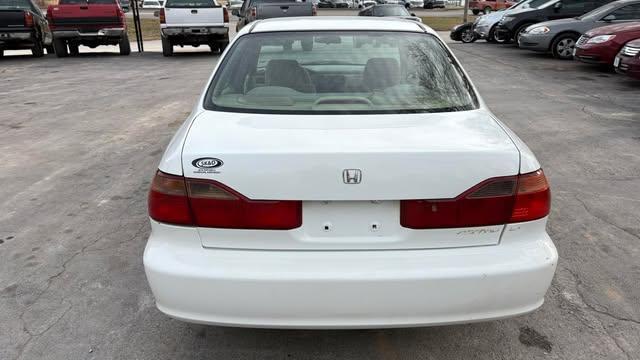 Honda Accord LX sedan 1999