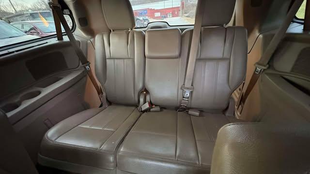 Chrysler Town & Country Touring-L 2012