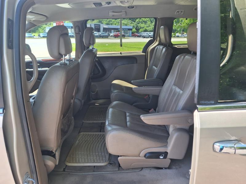 Chrysler Town & Country Touring-L 2012