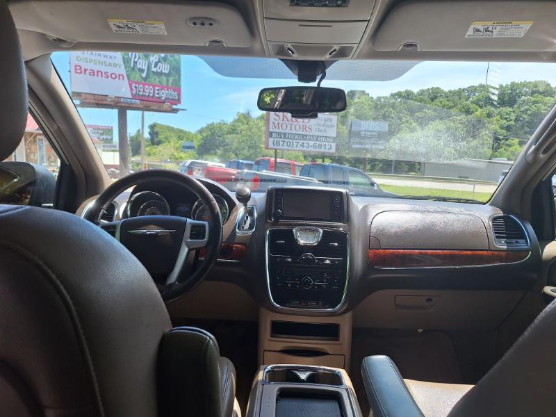 Chrysler Town & Country Touring-L 2012