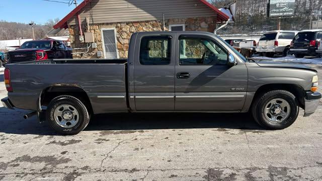 Chevrolet Silverado 1500 LS Ext. Cab 3-Door Long Bed 2WD 2000
