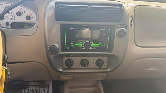 Ford Explorer Sport Trac XLT 2WD 2005