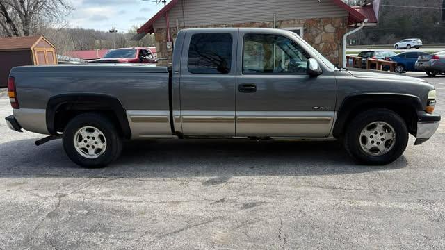 Chevrolet Silverado 1500 Ext. Cab Short Bed 2WD 2002