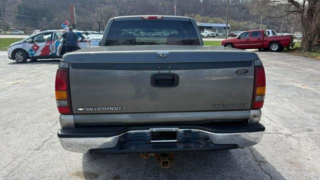 Chevrolet Silverado 1500 Ext. Cab Short Bed 2WD 2002