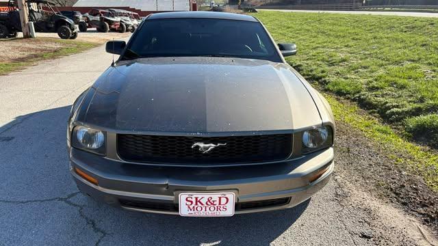 Ford Mustang V6 Deluxe Coupe 2005