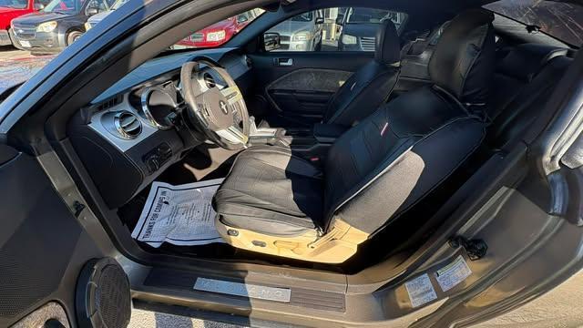 Ford Mustang V6 Deluxe Coupe 2005