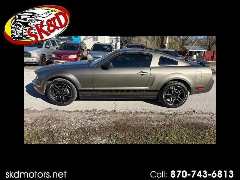 2005 Ford Mustang V6 Deluxe Coupe
