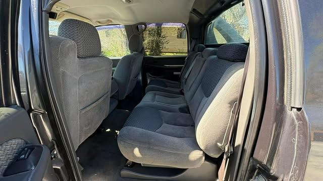 Chevrolet Avalanche 1500 2WD 2004