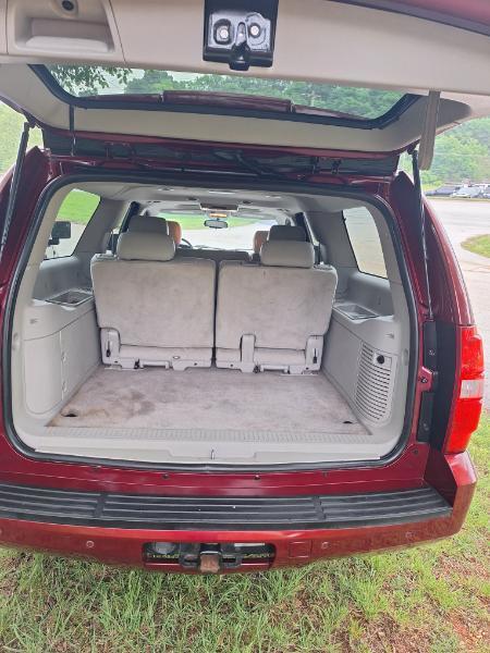 Chevrolet Suburban LT 1500 2WD 2011