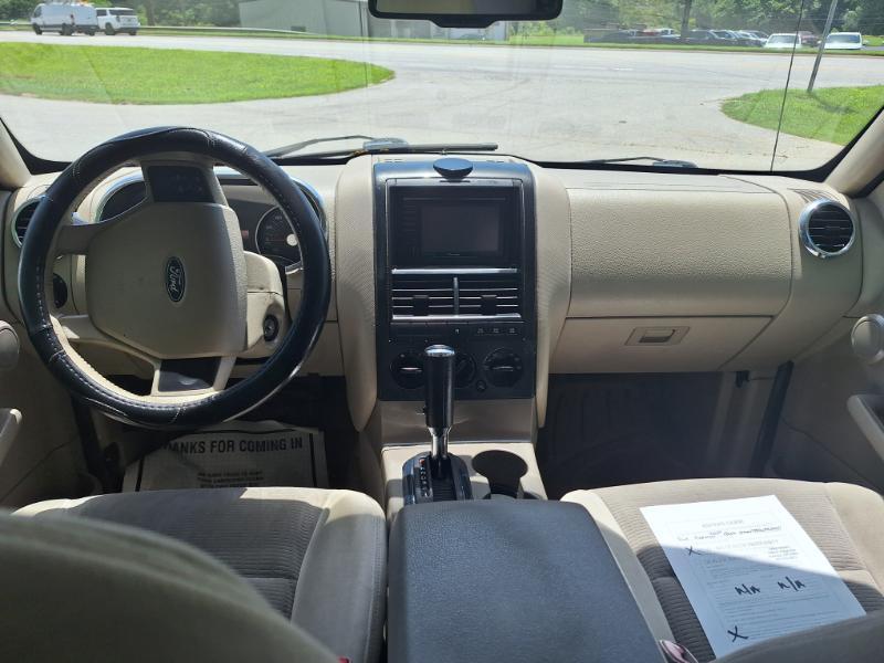 Ford Explorer XLT 4.6L 4WD 2006